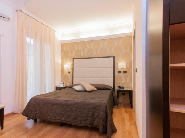 Hotel Touring : photo 7 de la chambre chambre double ou lits jumeaux or