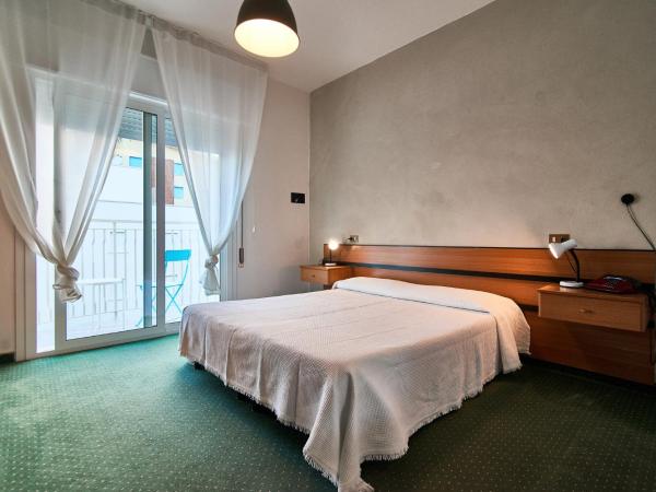 Hotel Concordia : photo 2 de la chambre chambre double ou lits jumeaux - vue latérale sur mer