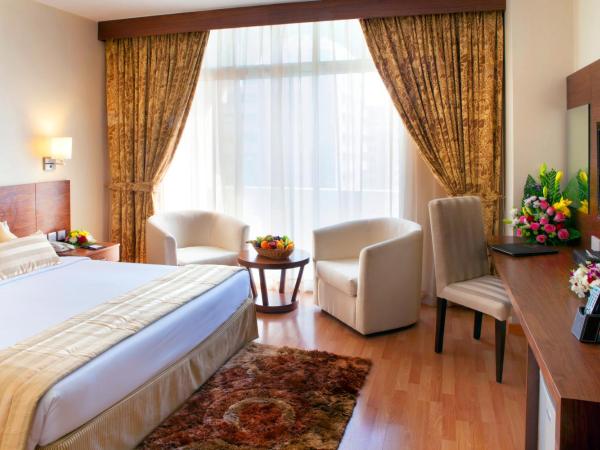 Landmark Hotel : photo 10 de la chambre suite familiale 1 chambre avec lit king-size