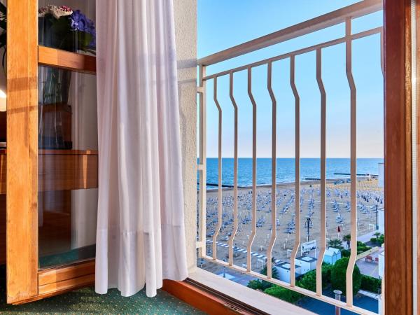 Hotel Concordia : photo 1 de la chambre chambre double ou lits jumeaux - vue latérale sur mer
