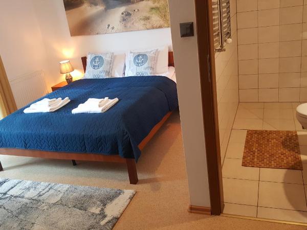 Villa Kapitańska : photo 7 de la chambre chambre double avec salle de bains privative et balcon