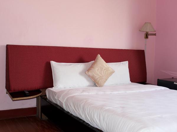 Hotel Vajra Inn & Apartments : photo 6 de la chambre chambre deluxe double ou lits jumeaux