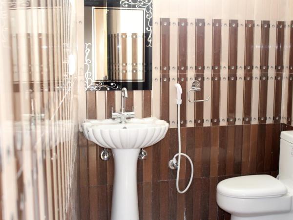 Hotel Vajra Inn & Apartments : photo 8 de la chambre chambre deluxe double ou lits jumeaux