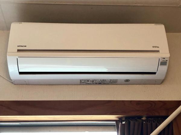 Nomad Hostel East : photo 4 de la chambre chambre lits jumeaux avec salle de bains commune