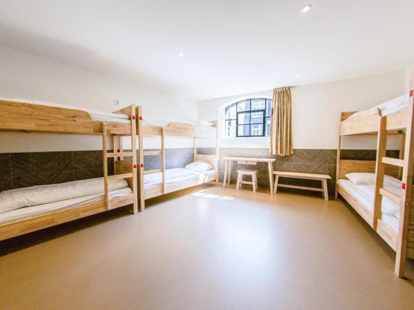 Hostel The Globe : photo 2 de la chambre chambre familiale (8 adultes) avec salle de bains privative