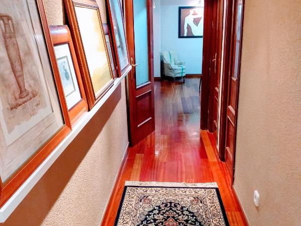 COLLECTION CITY - Bed & Breakfast, Alicante Center I Cocina & Amplia Terraza - Jardín : photo 8 de la chambre chambre triple avec salle de bains privative séparée