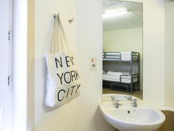 St Christopher's Inn Hostel at The Bauhaus : photo 7 de la chambre lit dans dortoir mixte de 8 lits 