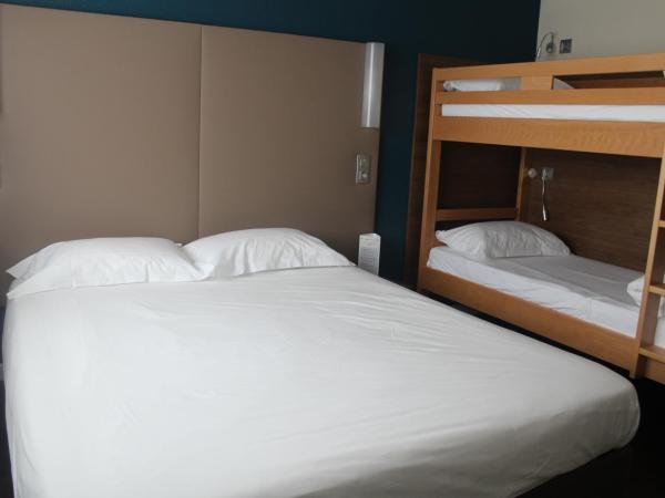 Campanile Millau : photo 10 de la chambre chambre quadruple avec 1 lit double et 2 lits simples