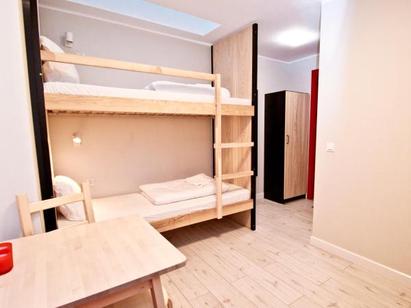 WaterLane Island Hostel&Apartments : photo 6 de la chambre lit dans dortoir de 6 lits avec salle de bains privative 