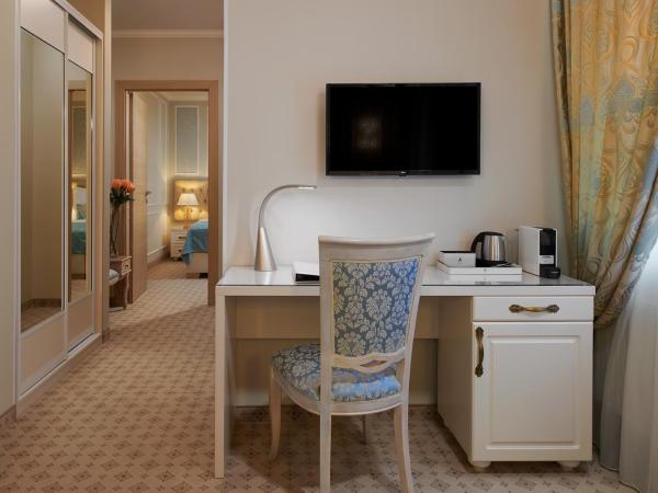 Honour and Grace Hotel : photo 2 de la chambre suite junior