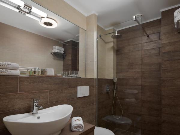 Honour and Grace Hotel : photo 2 de la chambre chambre double ou lits jumeaux