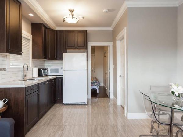 Rare Find Exquisitely New Quiet & Safe Skytrain Home : photo 1 de la chambre suite lit queen-size