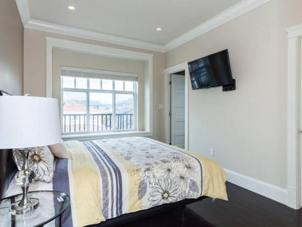 Rare Find Exquisitely New Quiet & Safe Skytrain Home : photo 8 de la chambre suite 3 chambres