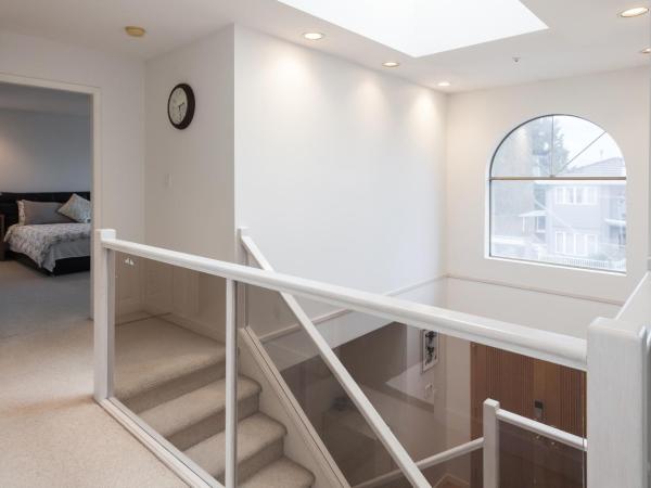 Convenient to Attractions & Close To Airport : photo 8 de la chambre suite familiale