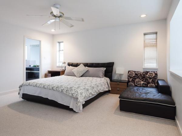 Convenient to Attractions & Close To Airport : photo 10 de la chambre suite familiale