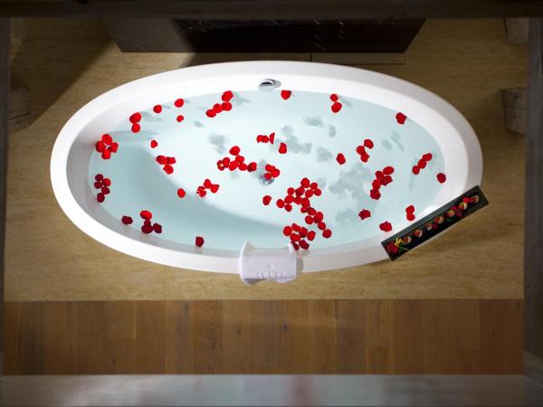 Hotel KINGS COURT : photo 5 de la chambre suite en duplex tour avec accès au salon et au spa