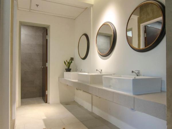 The Atelier Boutique Hotel : photo 7 de la chambre the photographer room (shared bathroom)