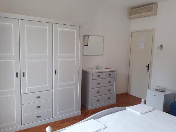 Rooms Sentic : photo 9 de la chambre chambre double