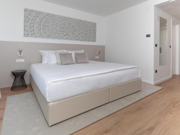 Hotel In Excelsis : photo 9 de la chambre chambre lit king-size supérieure - vue sur mer 