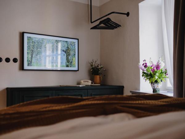 Monastery Garden Bistro & Rooms : photo 8 de la chambre chambre double