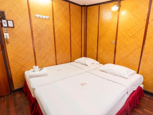 Lai Thai Guest House : photo 2 de la chambre chambre avec salle de bains commune