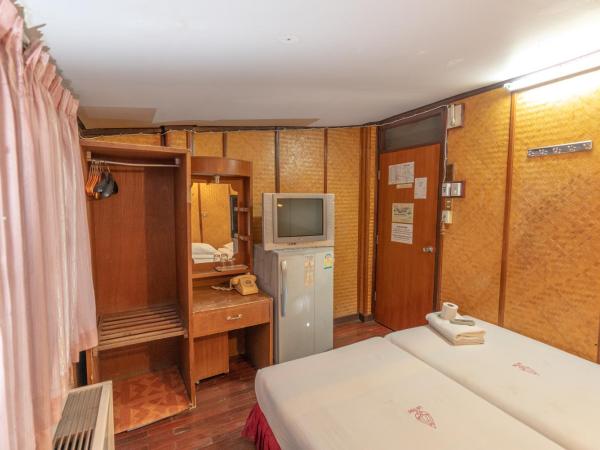Lai Thai Guest House : photo 4 de la chambre chambre avec salle de bains commune