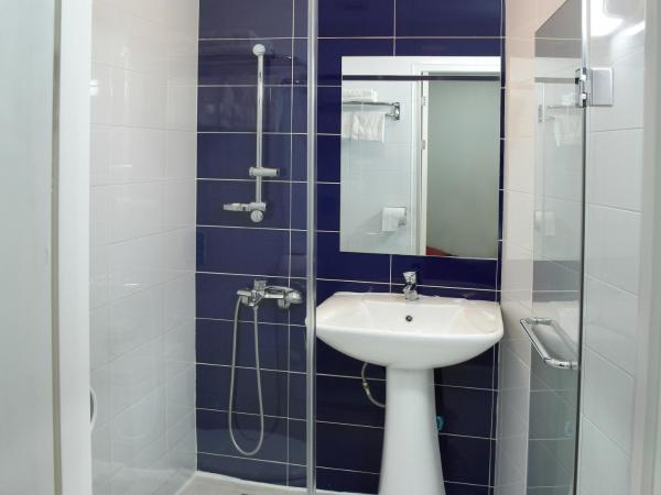 Mama Guesthouse Myeongdong : photo 7 de la chambre chambre double avec salle de bains privative