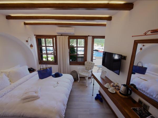 Mets Boutique Hotel : photo 5 de la chambre chambre double avec balcon - vue sur mer
