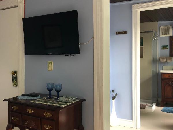 Blue Gables Bed and Breakfast : photo 3 de la chambre chambre lit queen-size 