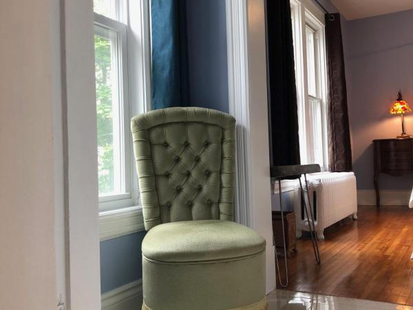 Blue Gables Bed and Breakfast : photo 6 de la chambre chambre lit queen-size 