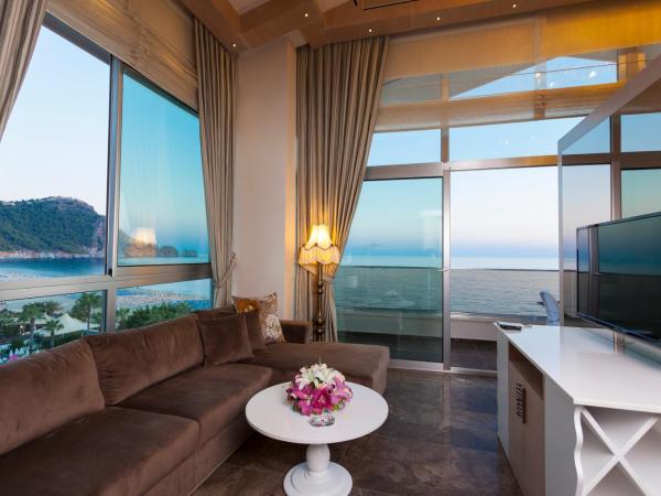 Xperia Saray Beach Hotel : photo 3 de la chambre chambre lit king-size