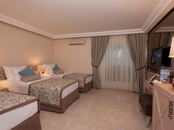 Xperia Saray Beach Hotel : photo 2 de la chambre chambre triple Économique