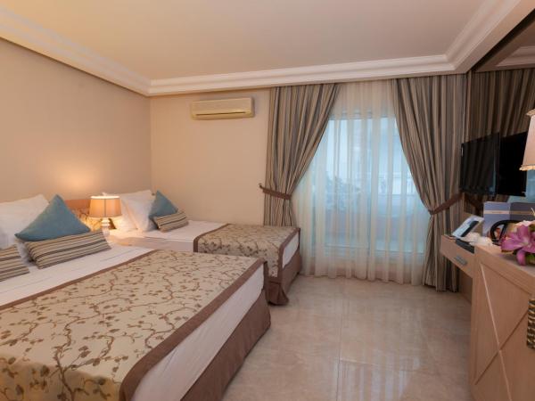 Xperia Saray Beach Hotel : photo 1 de la chambre chambre triple Économique