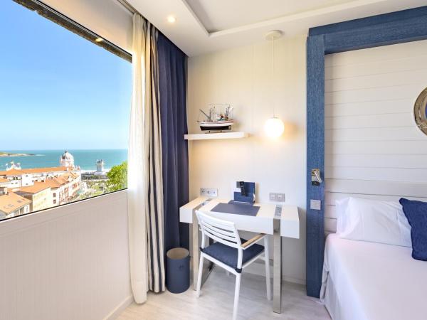 Santemar : photo 3 de la chambre chambre double ou lits jumeaux deluxe - vue sur mer