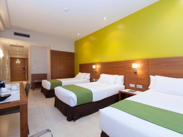 Hotel Gran Bilbao : photo 4 de la chambre chambre triple premium - 3 lits