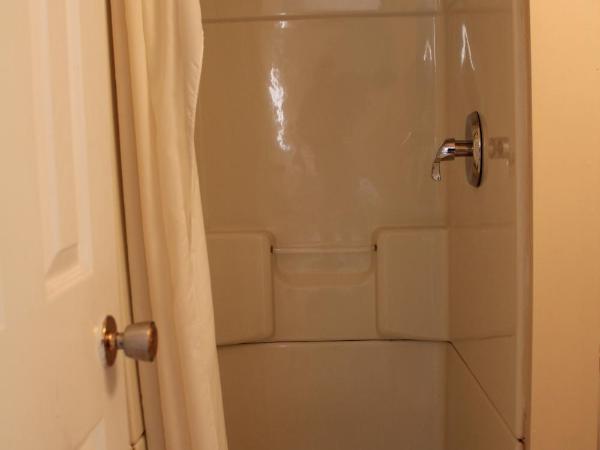 Niagara Inn & Suites : photo 4 de la chambre chambre lit queen-size standard - non-fumeurs