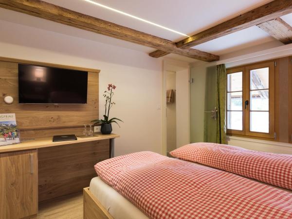 Hotel Restaurant Hirschen : photo 3 de la chambre chambre standard lit queen-size
