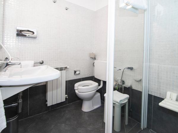 Hotel La Colonna : photo 3 de la chambre chambre double ou lits jumeaux - accessible aux personnes à mobilité réduite