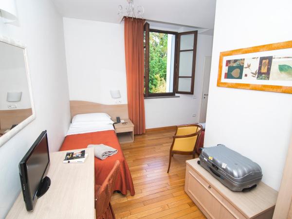 Hotel La Colonna : photo 5 de la chambre chambre lits jumeaux