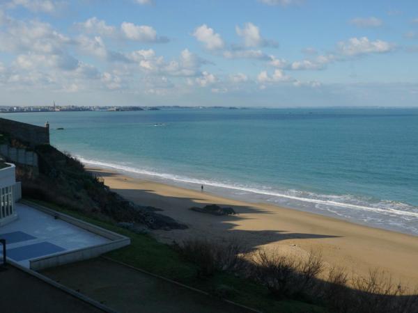 Residence Reine Marine : photo 1 de la chambre appartement 2 chambres (6 adultes) avec vue sur la mer