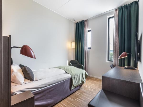 Quality Hotel Pond : photo 5 de la chambre chambre standard lit queen-size