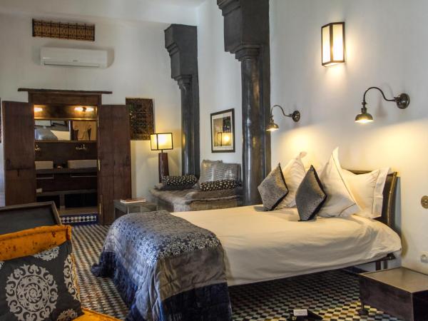 Riad Laaroussa : photo 7 de la chambre suite grise (2 adultes)