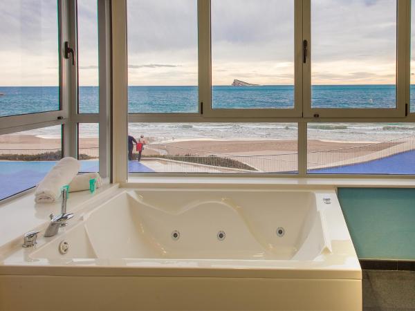 Hotel Villa del Mar : photo 10 de la chambre chambre double ou lits jumeaux avec baignoire spa - vue sur mer (2 adultes)