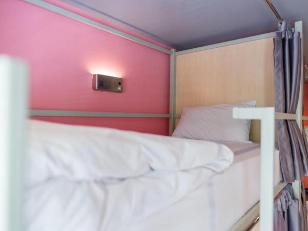 Siamaze Hostel : photo 5 de la chambre bed in 8-bed ladies dormitory room