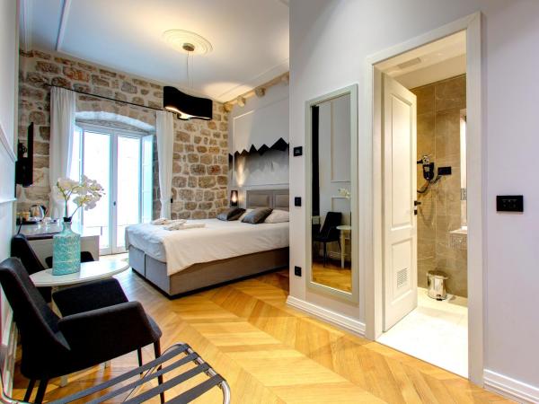 Guest House Forty-Four : photo 5 de la chambre chambre double avec balcon (2 adultes + 1 enfant)