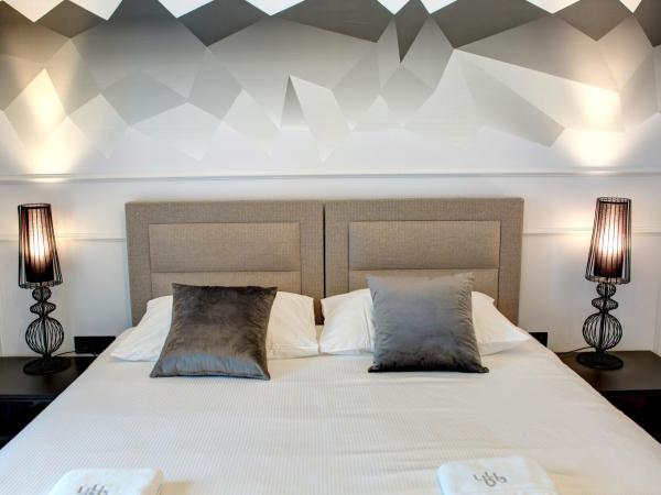 Guest House Forty-Four : photo 3 de la chambre chambre double avec balcon (2 adultes + 1 enfant)