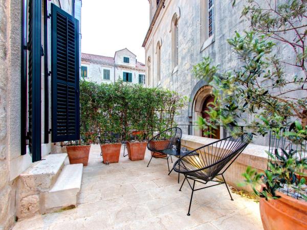 Guest House Forty-Four : photo 2 de la chambre chambre double avec balcon (2 adultes + 1 enfant)