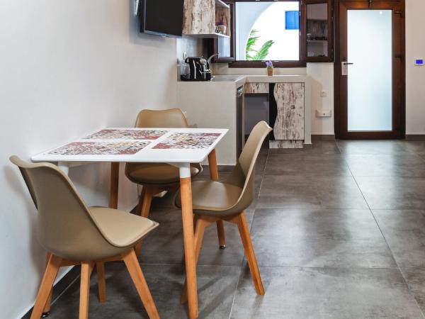 Irene City Villas : photo 2 de la chambre suite 1 chambre avec baignoire spa extérieure