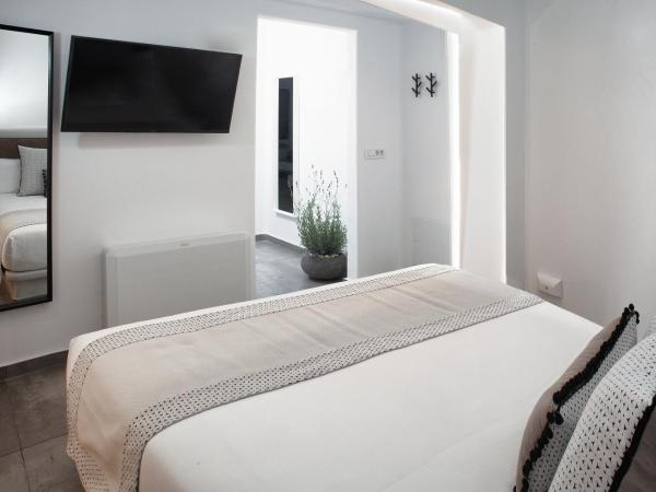 Irene City Villas : photo 3 de la chambre suite supérieure avec jacuzzi extérieur