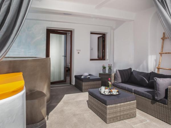 Irene City Villas : photo 1 de la chambre suite supérieure avec jacuzzi extérieur